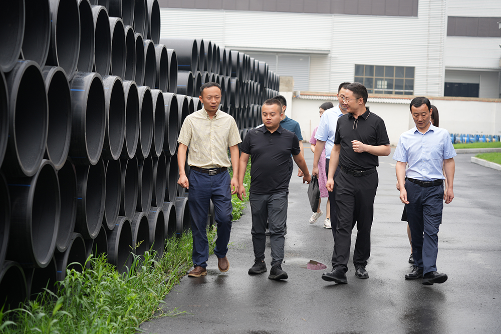 肥西縣桃花鎮政協聯絡組長韓雪松，鎮黨委副書記軒耀等一行蒞臨豪家股份調研交流2